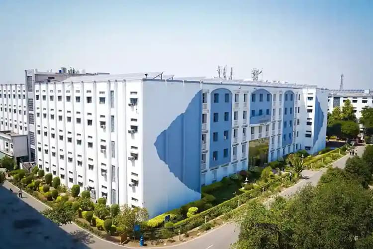 Lingaya's Vidyapeeth University campus building